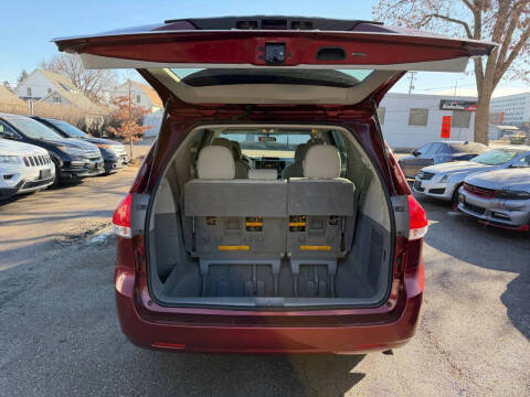 2011 Toyota Sienna Base 7-Passenger