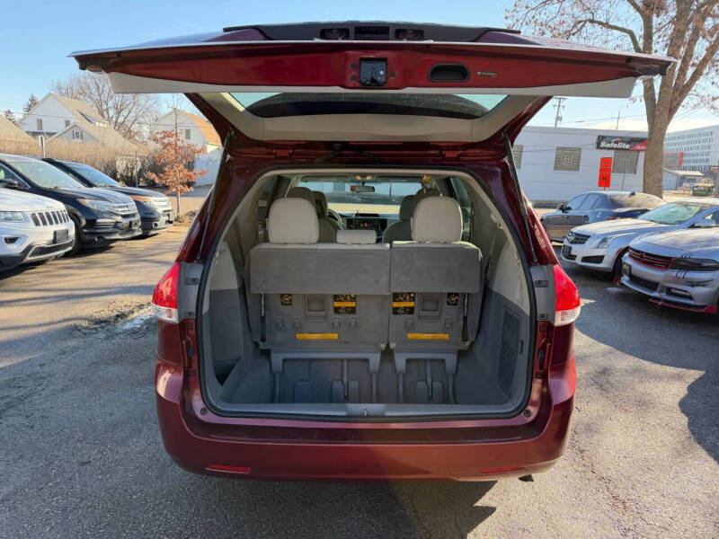 2011 Toyota Sienna Base 7-Passenger