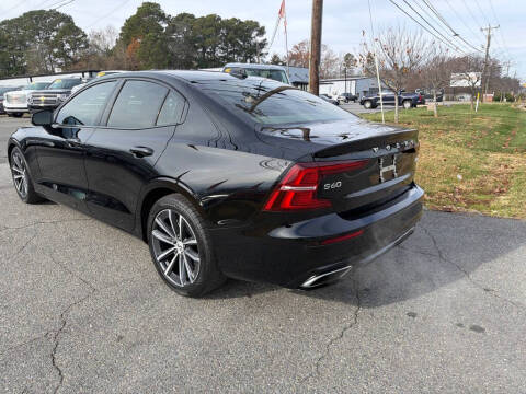 2022 Volvo S60 B5 Momentum