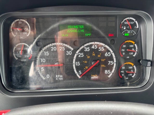 2017 Freightliner M2 106