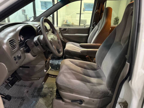 2005 Chrysler Town and Country LX