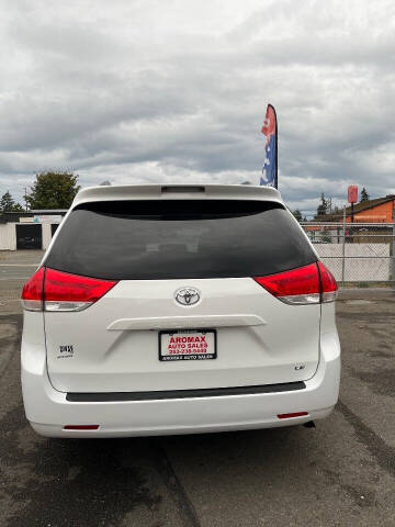 2014 Toyota Sienna LE 8-Passenger