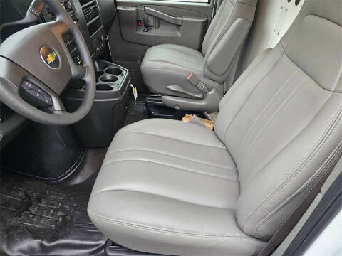2025 Chevrolet Express 2500