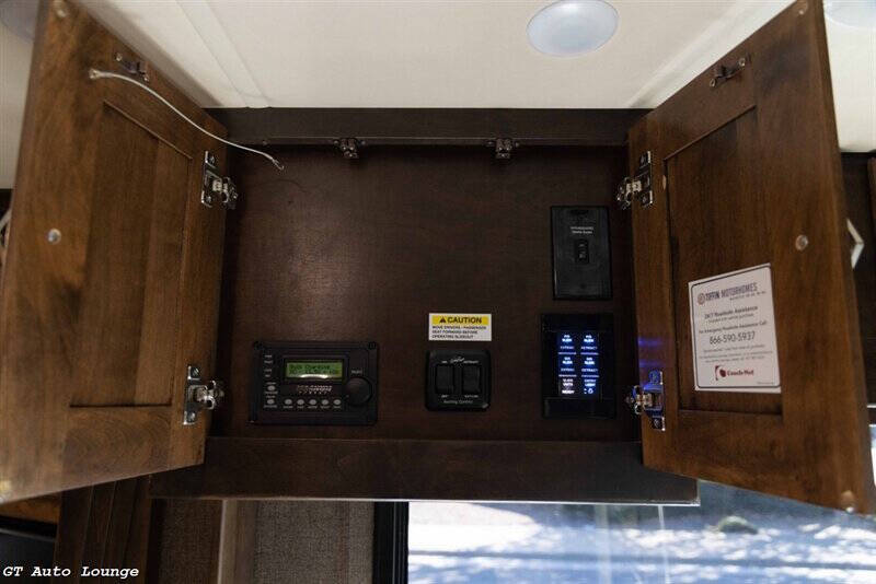 2016 Freightliner XCM Chassis