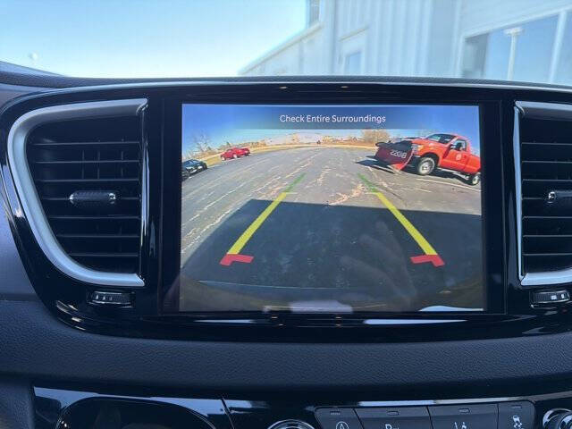 2025 Chrysler Pacifica Select
