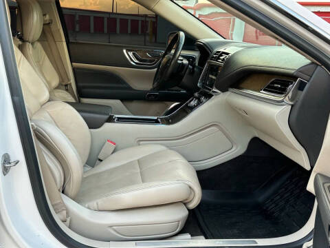 2017 Lincoln Continental Select