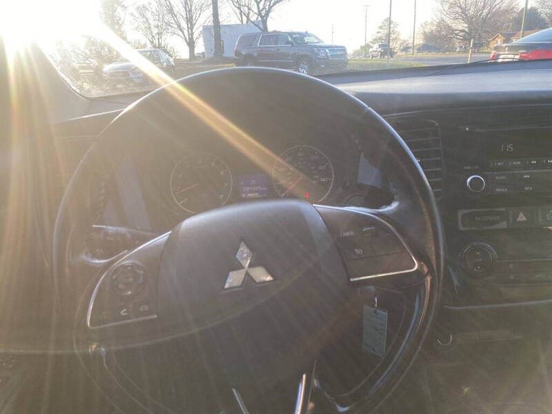 2016 Mitsubishi Outlander ES