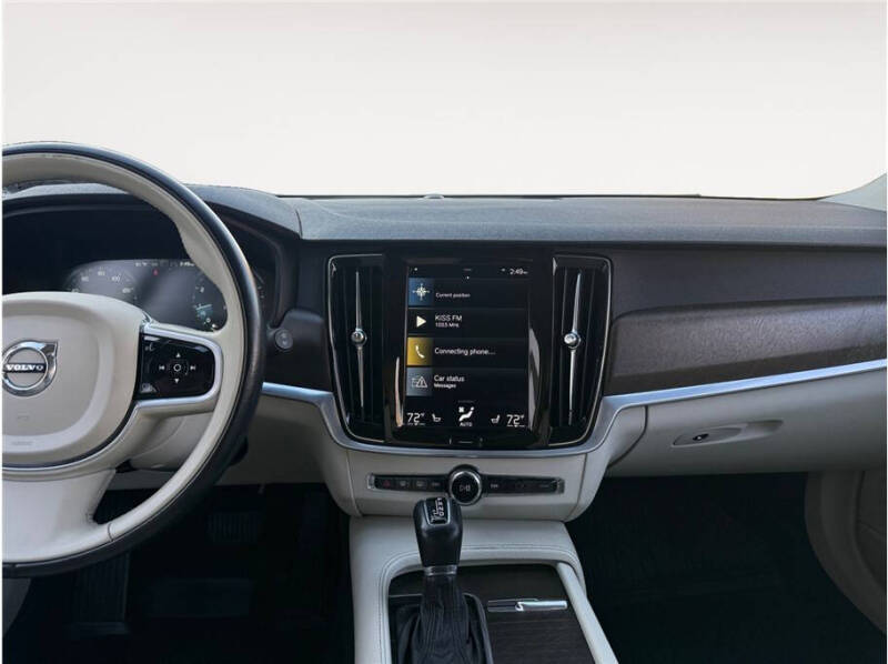 2020 Volvo V90 Cross Country T6