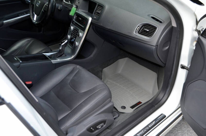 2018 Volvo V60 Cross Country T5 Premier