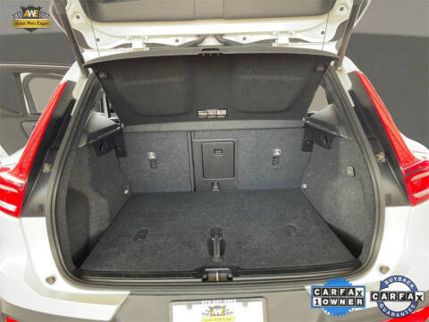 2024 Volvo XC40 B5 Plus Dark Theme