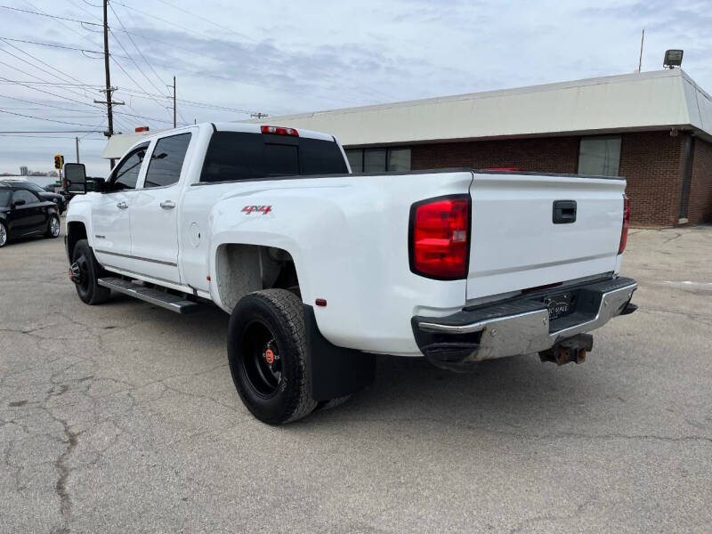 2015 Chevrolet Silverado 3500HD LTZ photo 11