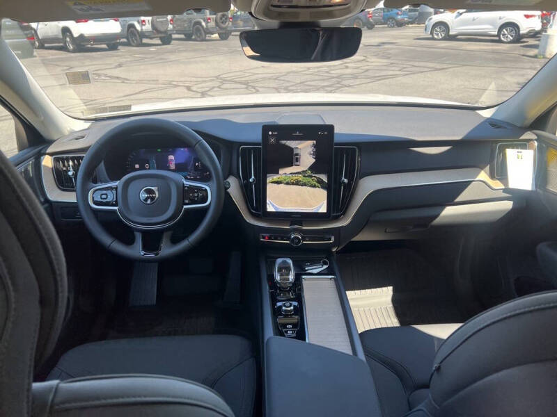 2026 Volvo XC60 B5 Plus