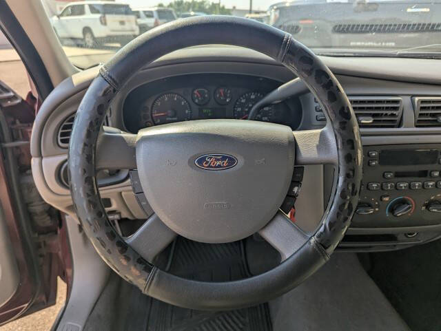 2004 Ford Taurus SE