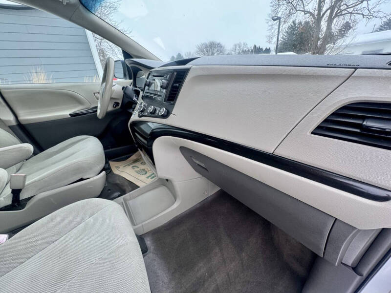 2013 Toyota Sienna L 7-Passenger