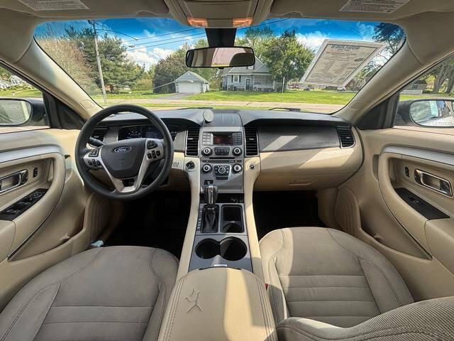 2017 Ford Taurus SE