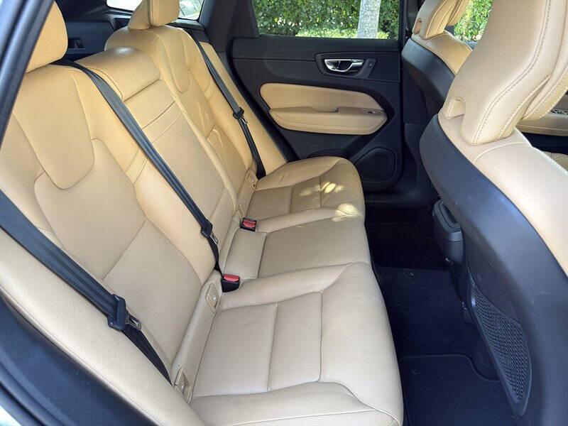 2020 Volvo XC60 25
