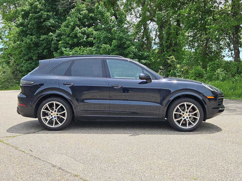 2023 Porsche Cayenne Platinum Edition