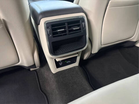 2017 Lincoln Continental Select