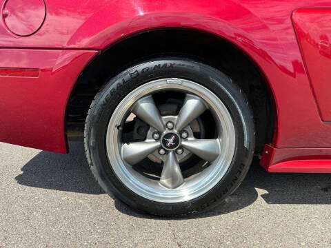 2004 Ford Mustang GT Deluxe