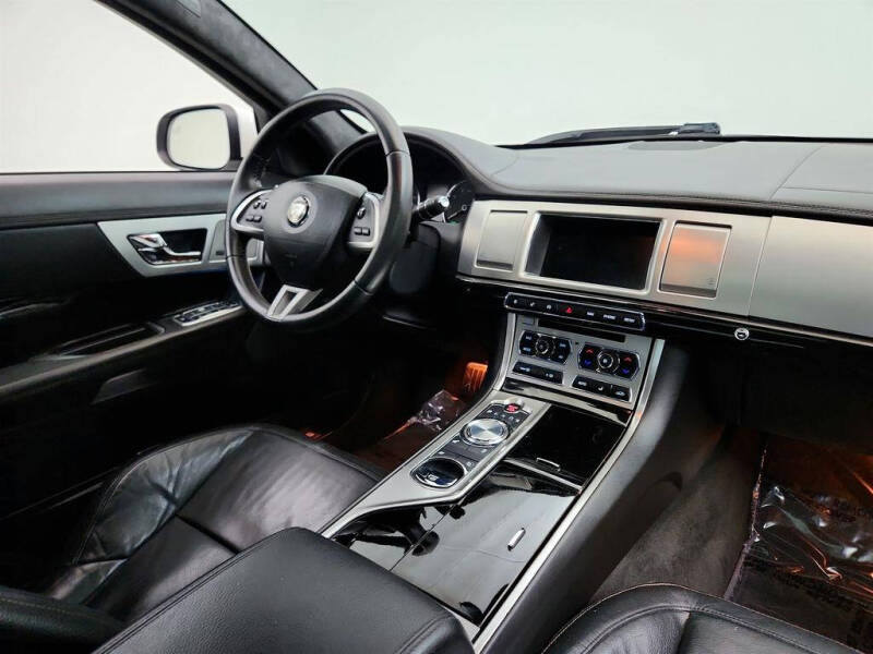 2015 Jaguar XF 3.0 Sport