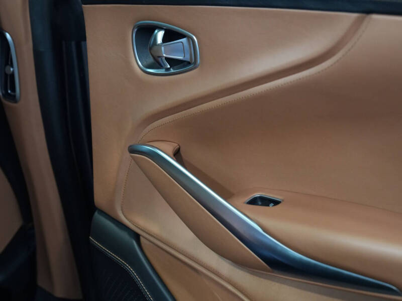 2021 Aston Martin DBX