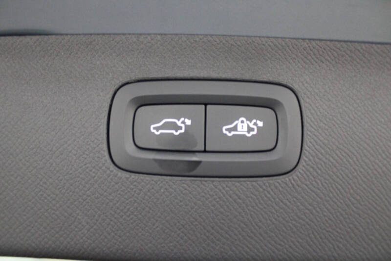 2020 Volvo XC90 T5 Momentum