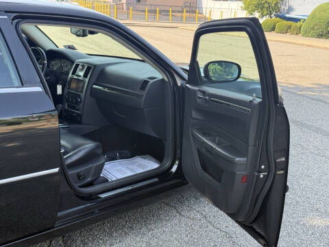 2008 Chrysler 300 SRT-8