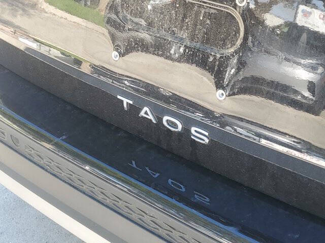 2025 Volkswagen Taos SE