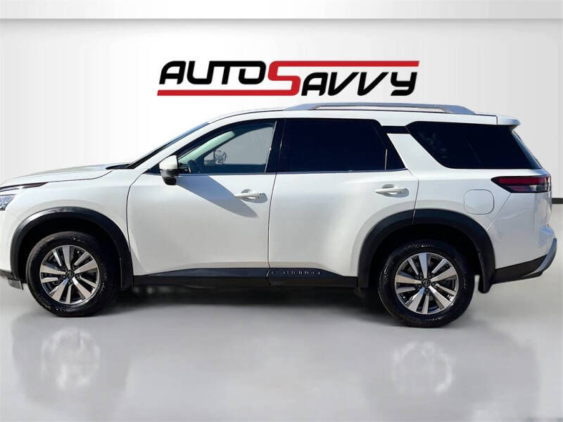 2023 Nissan Pathfinder SL