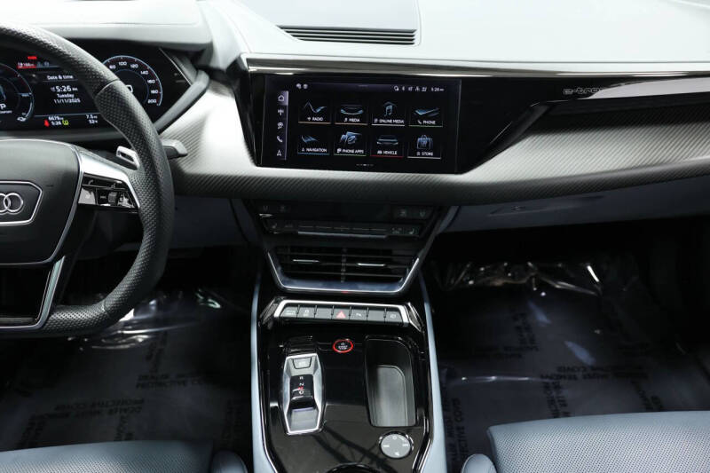 2024 Audi e-tron GT quattro Premium Plus