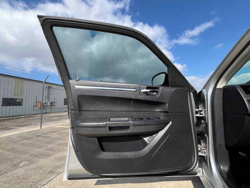 2009 Chrysler 300 SRT-8