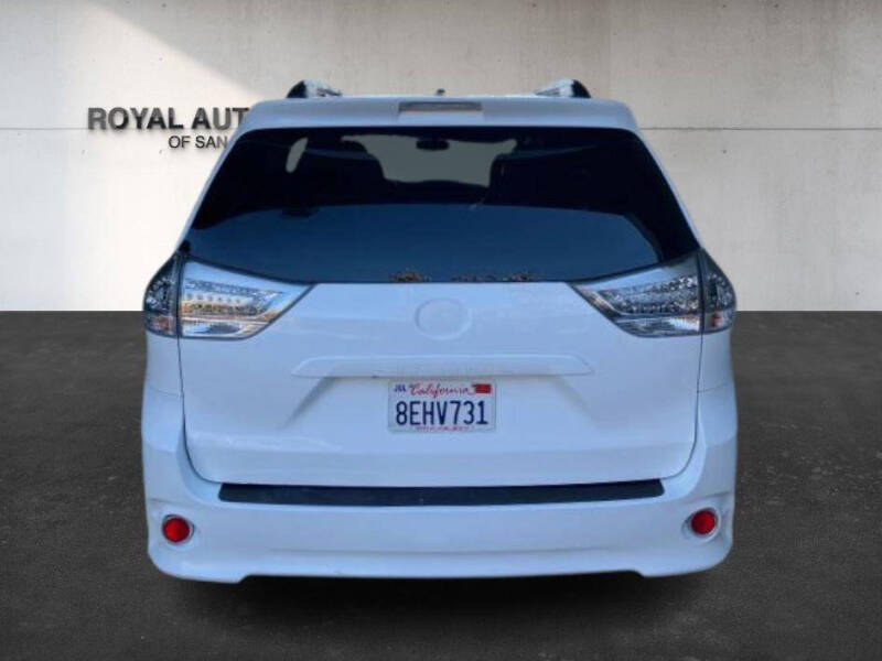 2011 Toyota Sienna SE 8-Passenger