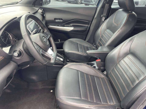 2020 Nissan Kicks SR