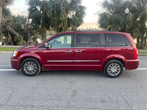 2014 Chrysler Town and Country for sale at Ideal Wheels in Lakeland FL