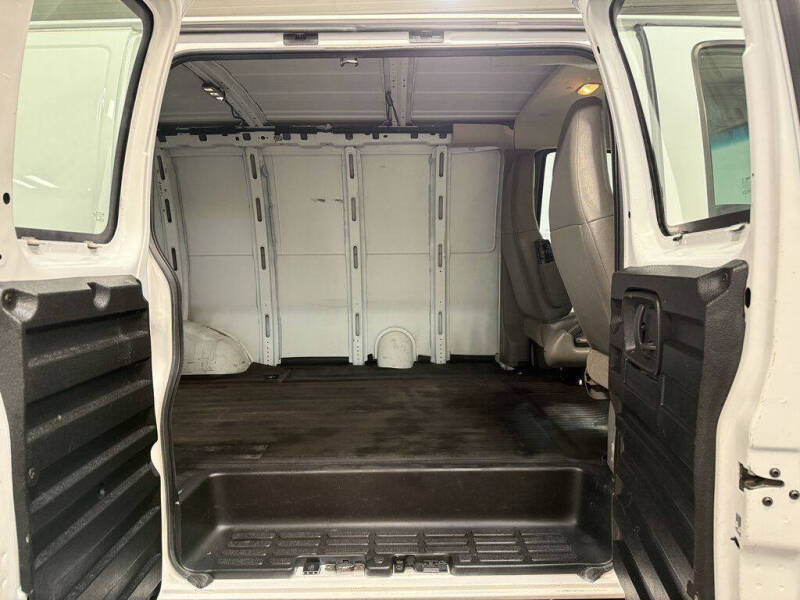 2017 GMC Savana 2500