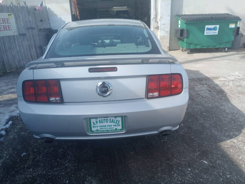 2006 Ford Mustang GT Deluxe photo 4