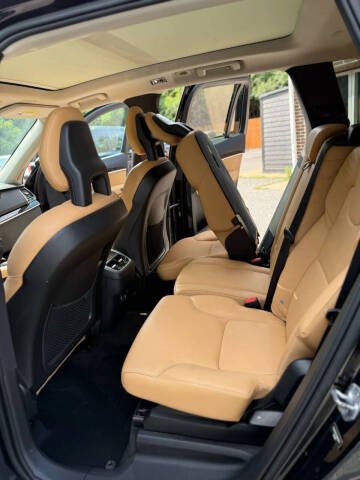 2016 Volvo XC90 T6 Momentum