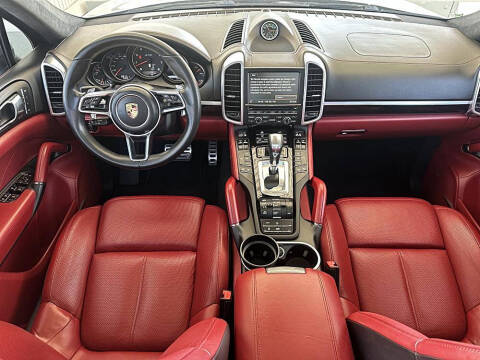 2016 Porsche Cayenne GTS