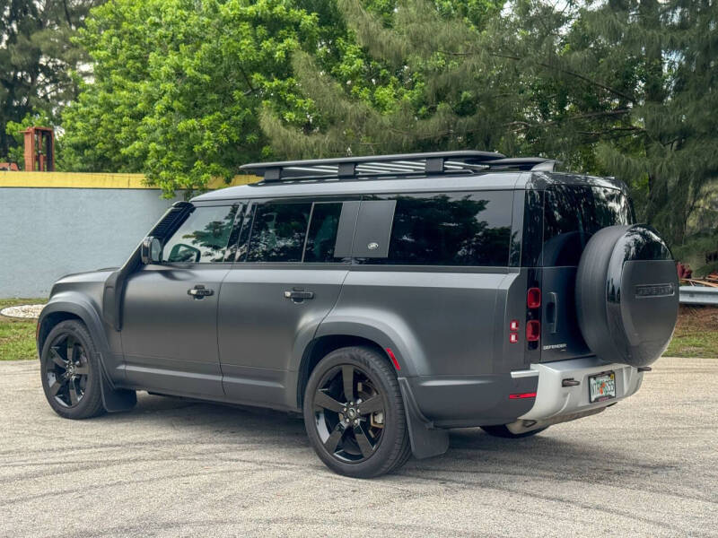 2023 Land Rover Defender 130 SE
