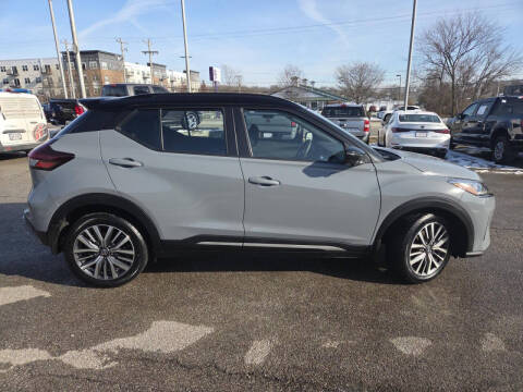 2021 Nissan Kicks SR