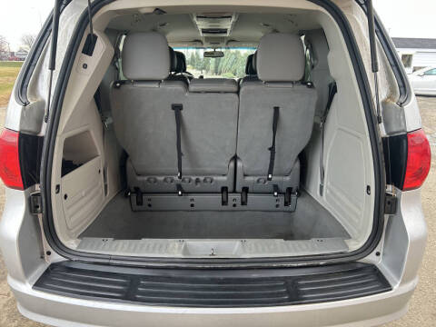 2011 Volkswagen Routan SE