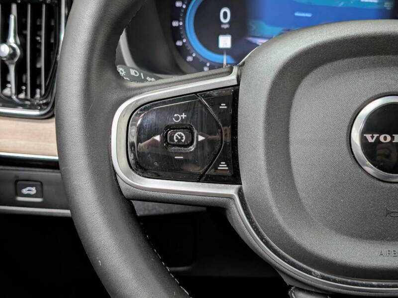 2025 Volvo XC90 B5 Plus Bright Theme 7P