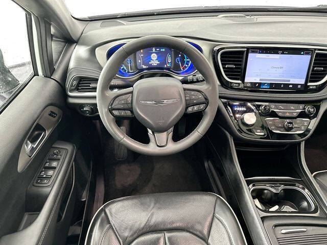 2024 Chrysler Pacifica Plug-In Hybrid Select