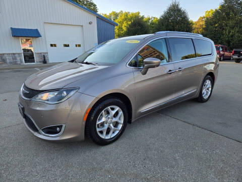 2017 Chrysler Pacifica Touring-L Plus
