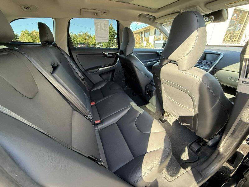 2016 Volvo XC60 T5 Drive-E Premier