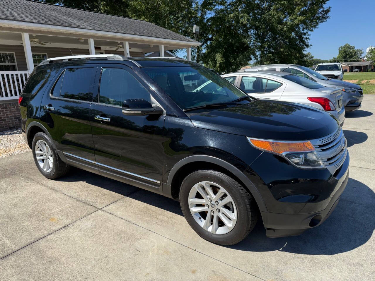 Black 2011 Ford Explorer XLT XLT 4dr SUV 1