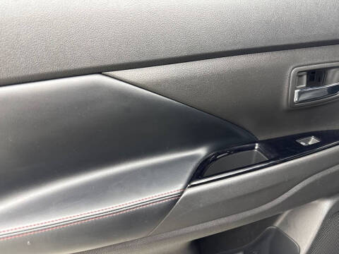 2020 Mitsubishi Outlander LE