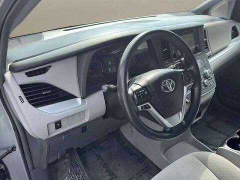 2015 Toyota Sienna LE 8-Passenger