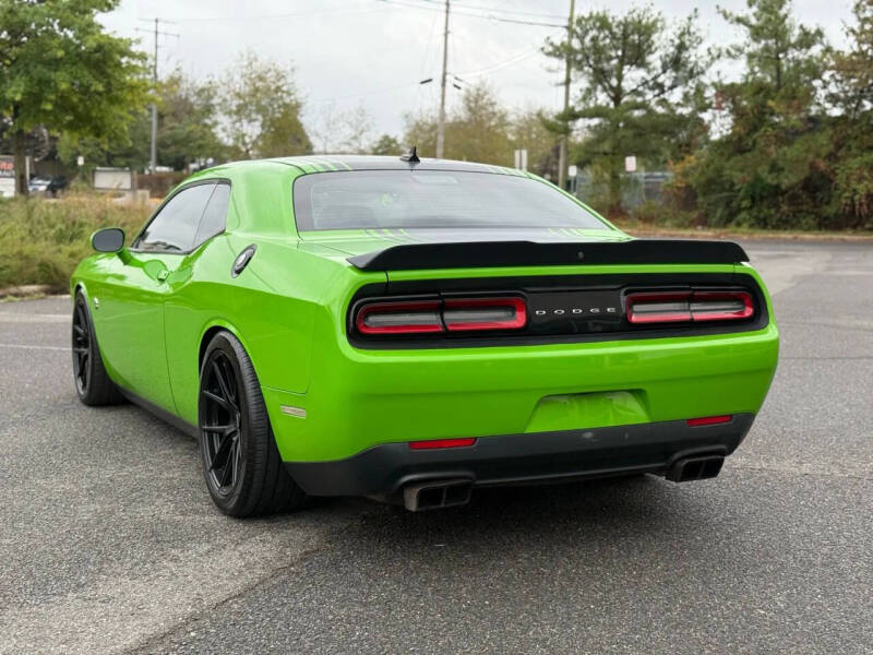 2017 Dodge Challenger 392 HEMI Scat Pack Shaker