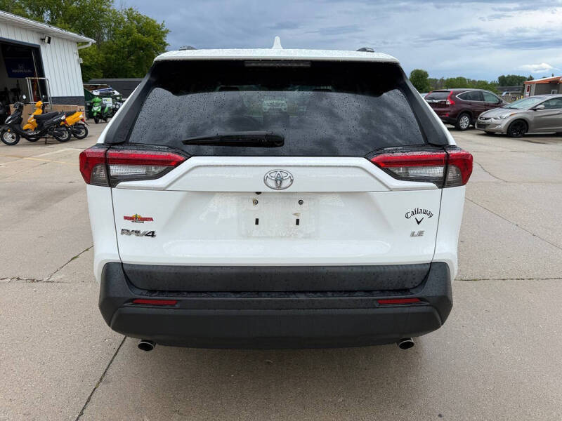 2020 Toyota RAV4 LE